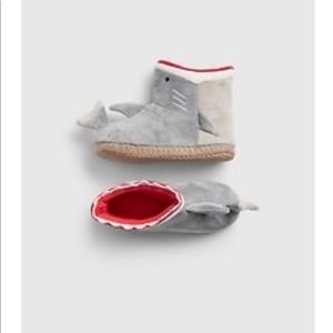 Gap kids Shark Slipper Booties